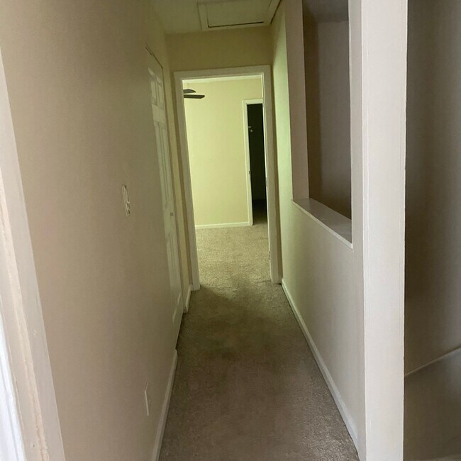 Foto del edificio - 6408 Baker Ct