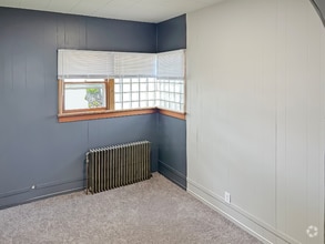 Building Photo - 208 2nd St S