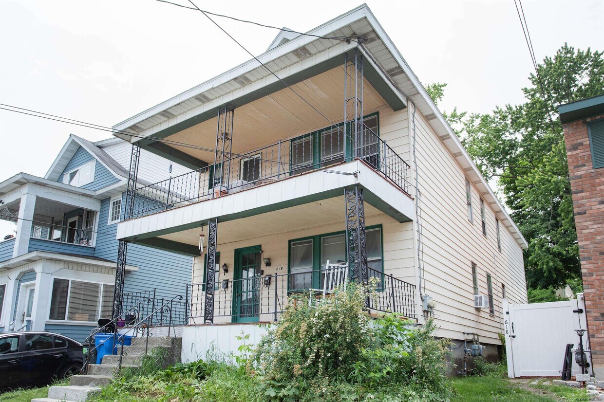 Primary Photo - 616 Mercer St