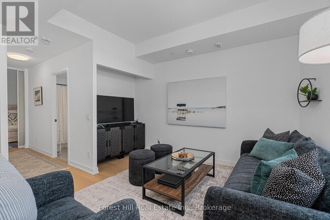 Building Photo - 31 Huron St