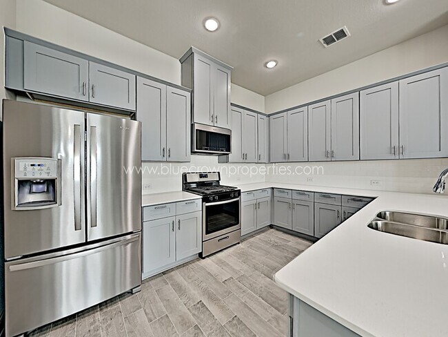 Foto del edificio - 1455 Perrin Ln.