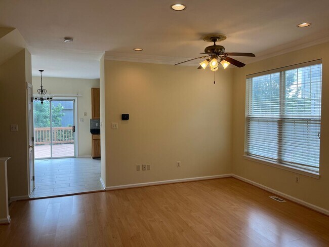 Building Photo - End Unit Townhouse In Centreville