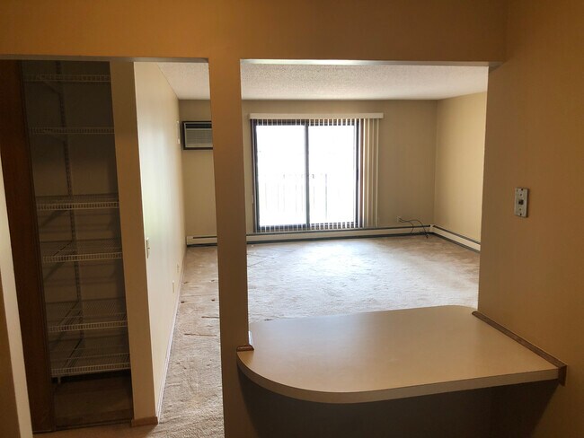 Foto del edificio - 5697 Green Circle Dr