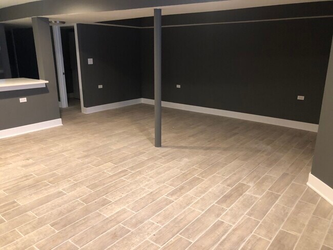 SALA DE ESTAR VISTA 2 SIN AMUEBLAR - 4836 S Michigan Ave