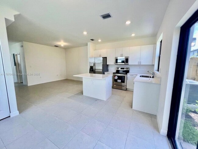 Building Photo - 11865 SW 246 Terrace