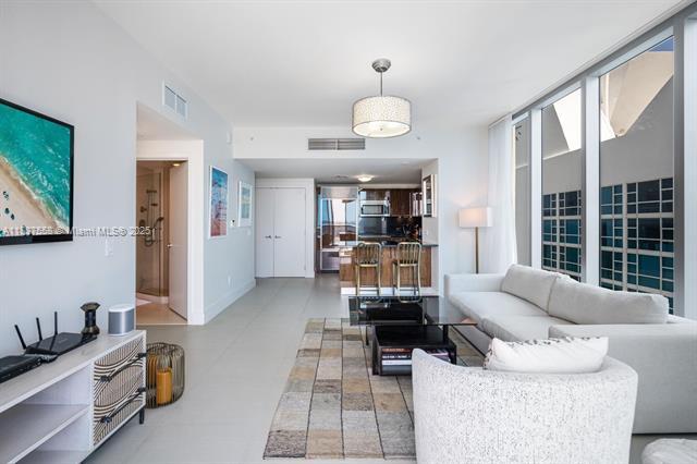Foto del edificio - 6899 Collins Ave
