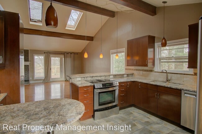 Building Photo - 4 br, 3 bath House - 201 Craig Drive