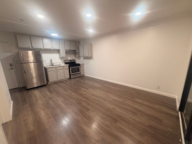 Building Photo - 827 S Wilton Pl