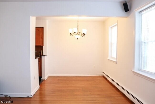 Building Photo - 605 Grove St