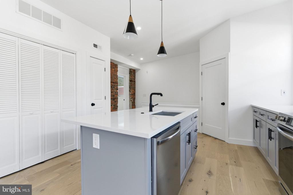 Foto principal - 2724 E Somerset St