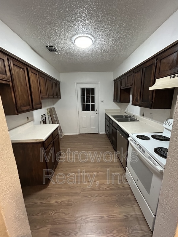 Building Photo - 206 Pine Meadow Dr