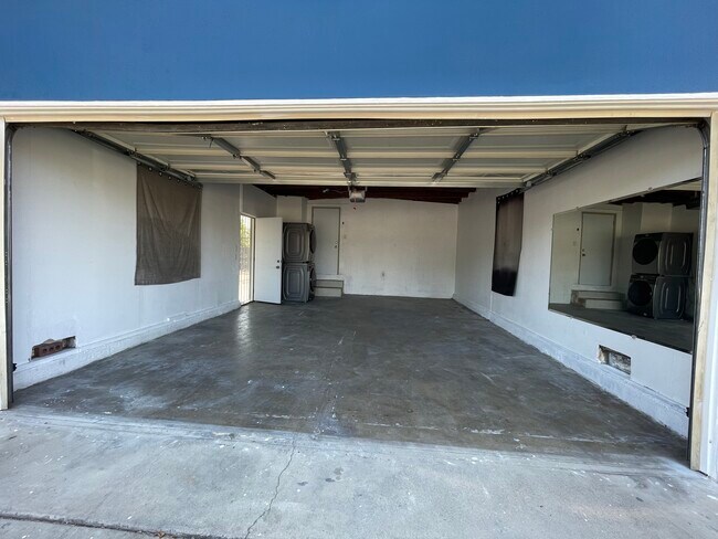 Building Photo - 9756 Catawba Ave