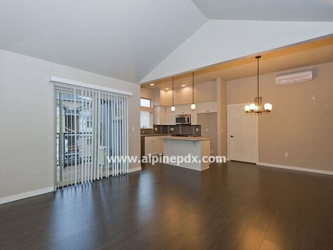 Building Photo - 13895 SW Meridian St