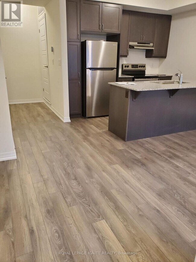 Photo du bâtiment - 250 Lagerfeld Dr