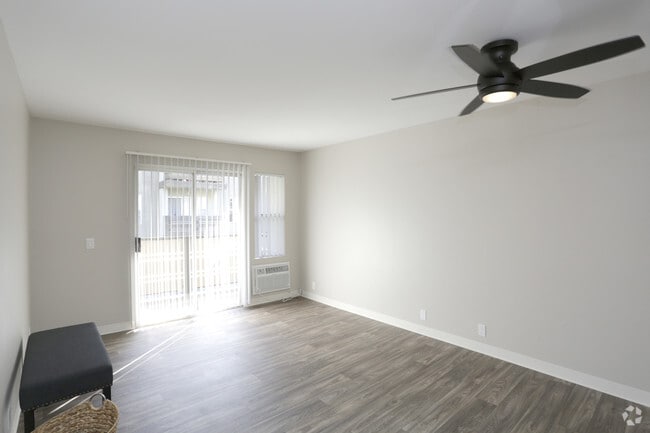 1 BR, 1 BA - 535 SF - Parkview Terrace