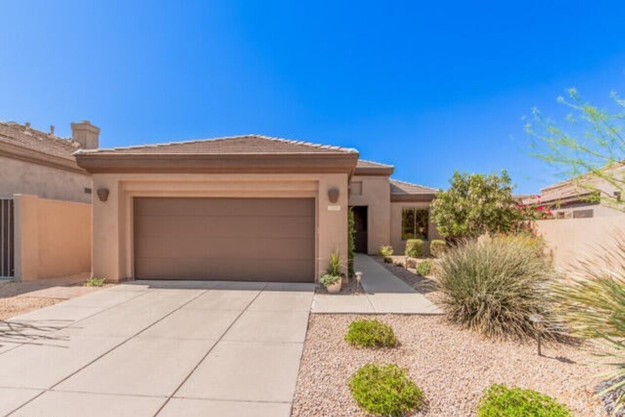 Foto principal - 7181 E Bramble Berry Ln