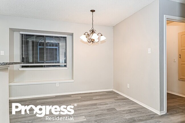 Building Photo - 821 De Soto Dr