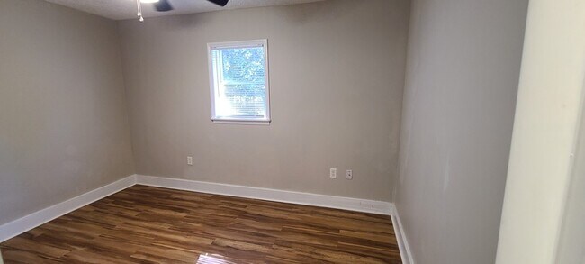 Building Photo - 710 Jefferson Dr