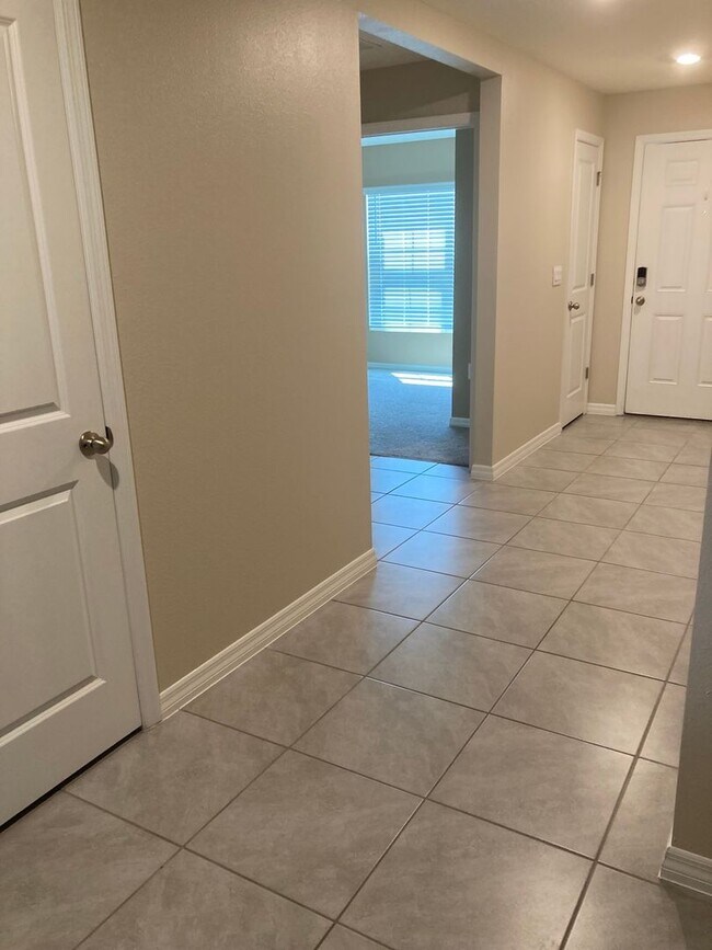 Building Photo - 8626 Triumph Cir