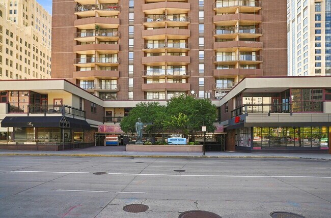 Foto del edificio - $1,495.95 - 1 Bed, 1 Bath Condo in Downtown Denver with Central AC, and Building amenities.