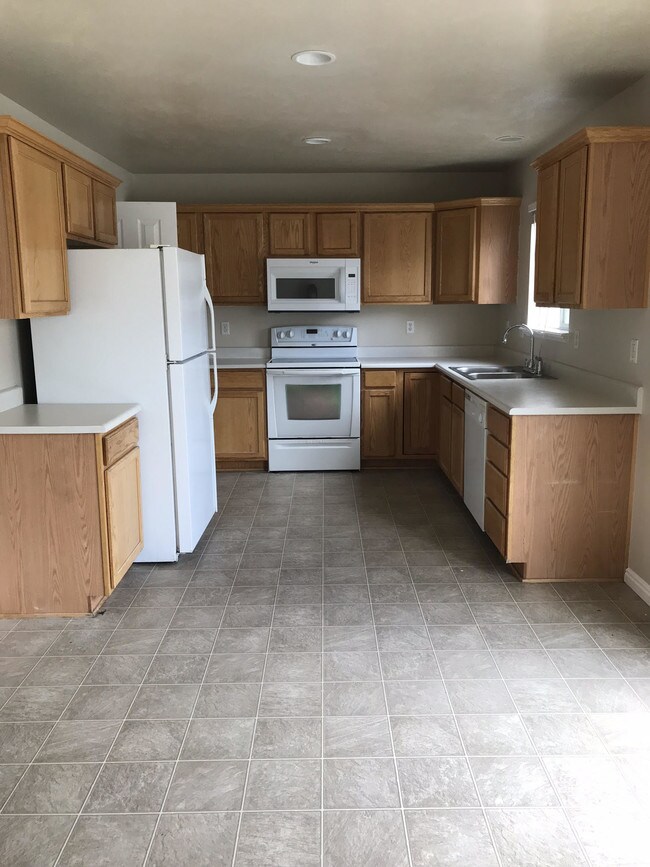 Kitchen - 3131 W Davencourt Loop
