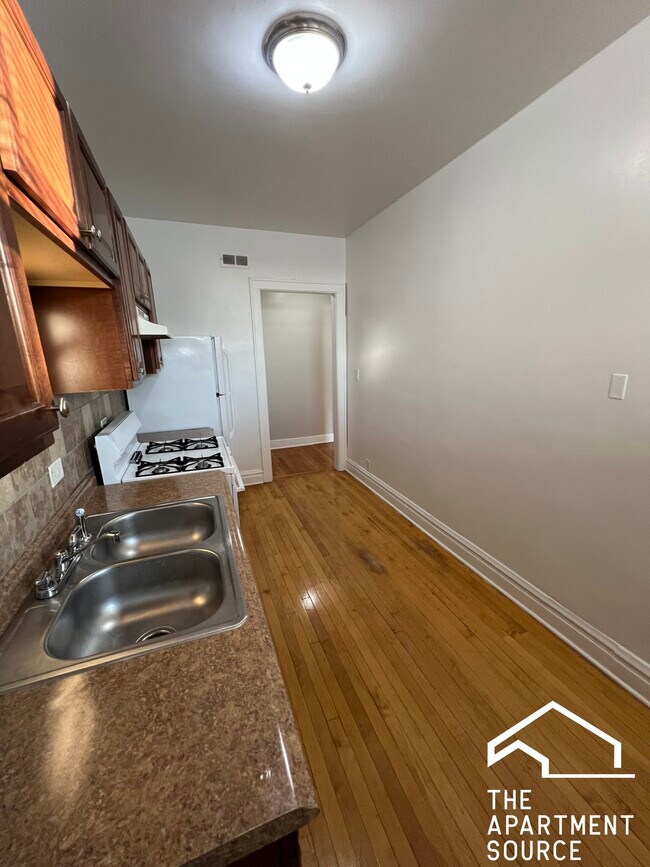 Foto del edificio - 2140 Clarence Ave