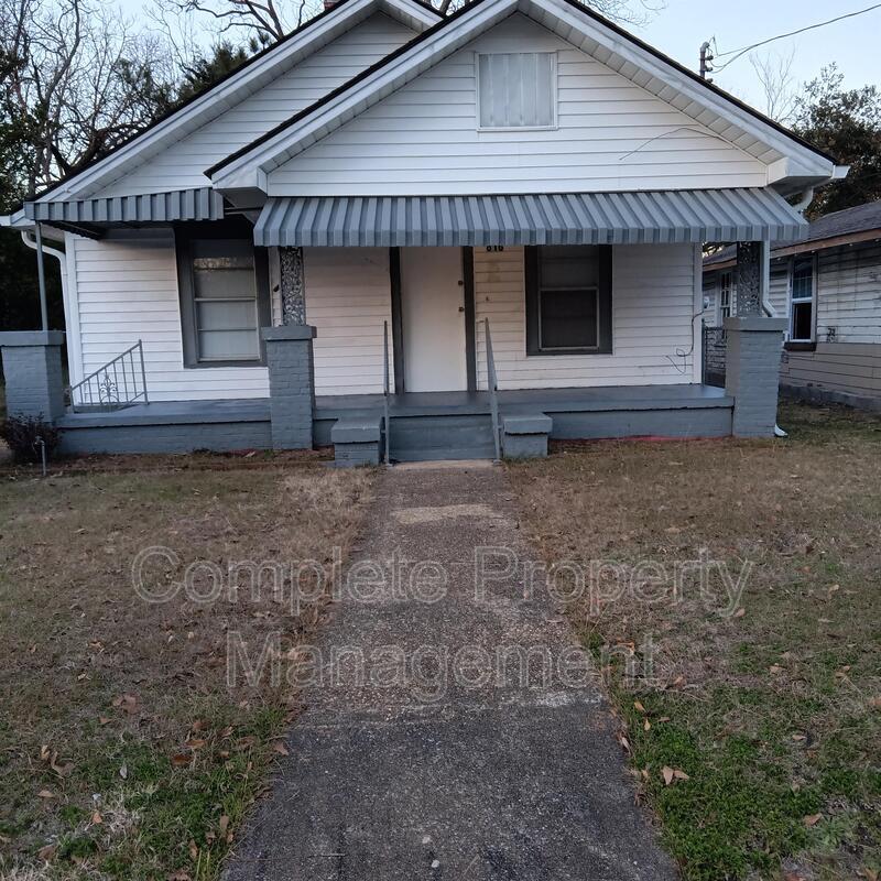 Primary Photo - 616 Clarke Street