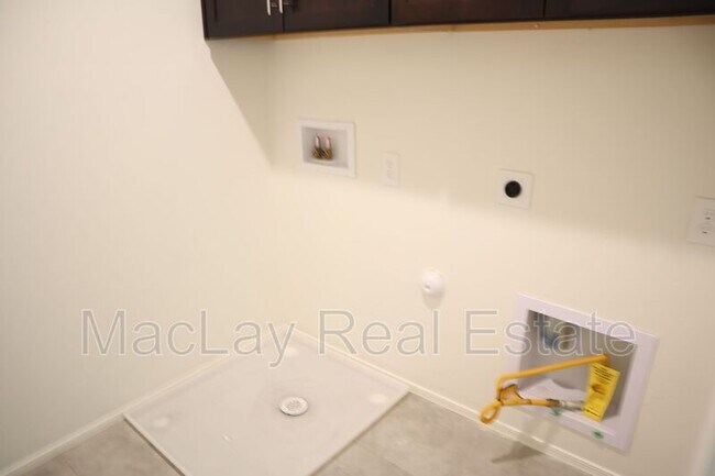 Building Photo - 10676 W Golson Dr