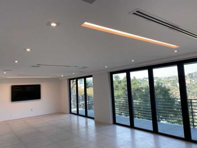 Building Photo - 5710 Hill Oak Dr