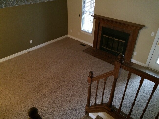 Foto del edificio - 3 Bed 2 Bath Townhouse in Louisville Available July!!