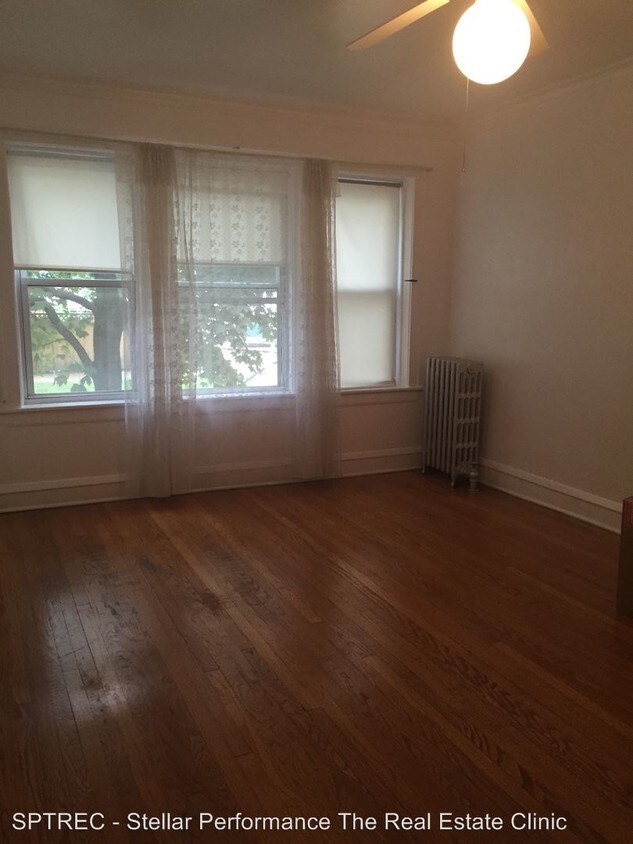 Primary Photo - 5548 W Farragut Ave