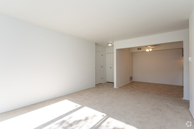 2 HAB, 2 BA - 920 ft² - Whitehall Apartments