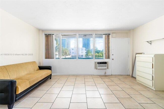Foto del edificio - 6484 Indian Creek Dr