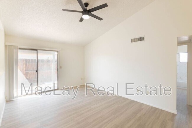 Foto del edificio - 1586 W Curry Dr