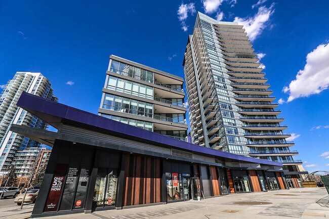 Photo du bâtiment - Beautiful 2 bed + Den/2 bath - Underground...