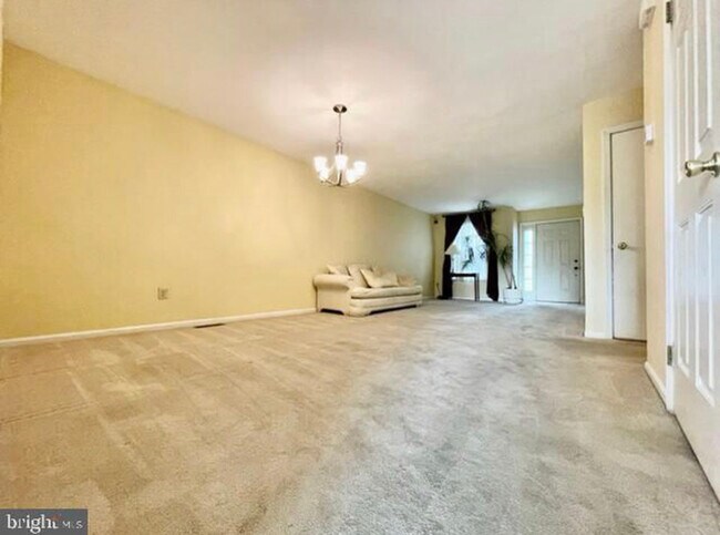 Building Photo - 268 Ripka St