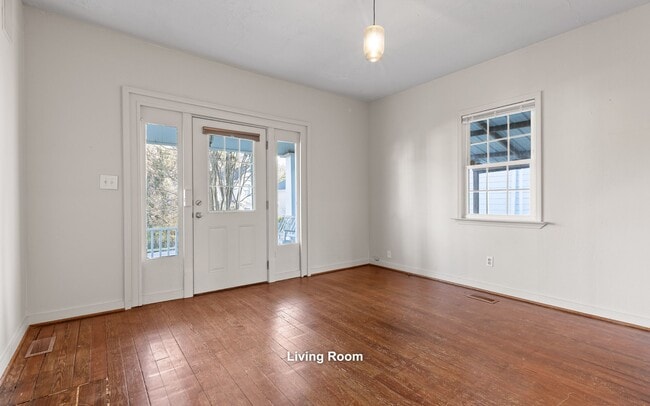 Building Photo - 304 Keith St