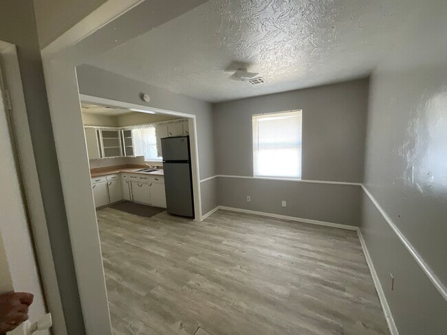 Foto del edificio - 3 Bed, 2 Bath, 1 Car Garage