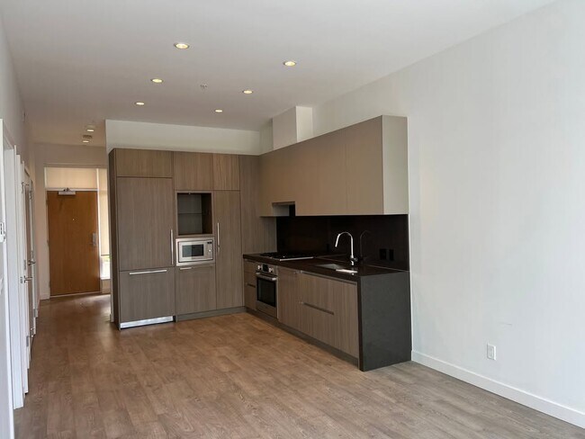 Photo du bâtiment - 6080 McKay Ave