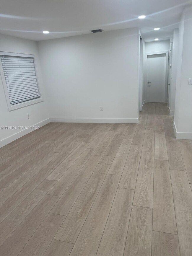 Building Photo - 828 El Rado St