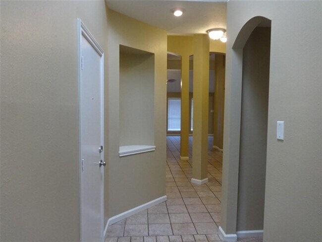 Foto del edificio - 1423 Hunter Green Ln
