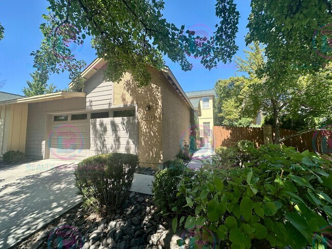 Foto del edificio - 3 Bedroom  2.5 Bathroom + Loft & 2 Car gar...