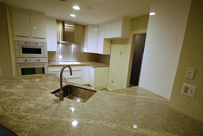 Foto del edificio - 986 Chamboard Ln