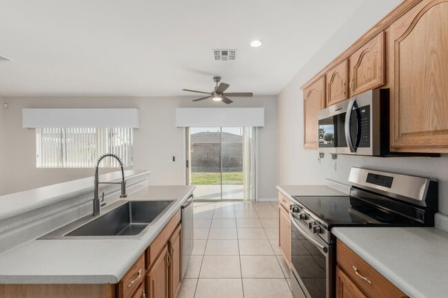 Foto del edificio - 14625 W Amelia Ave