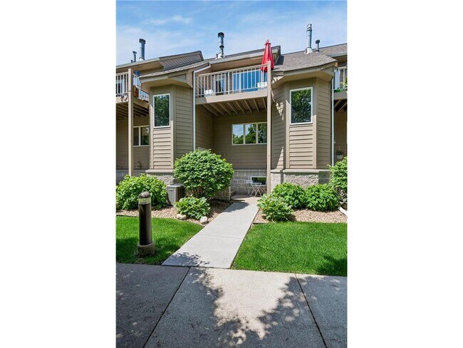 Foto del edificio - 2831 Kenwood Isles Dr
