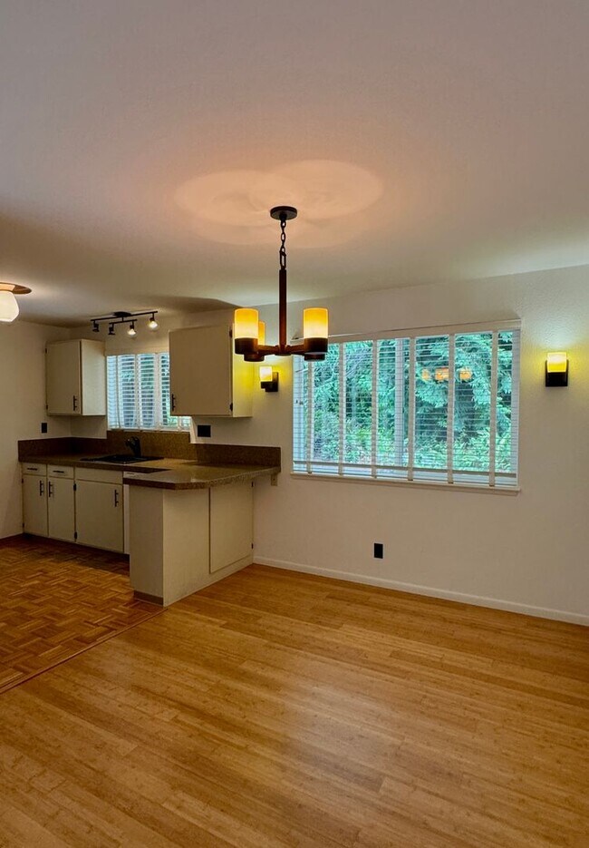 Foto del edificio - Winslow mid-century rambler....refreshed and ready to call home