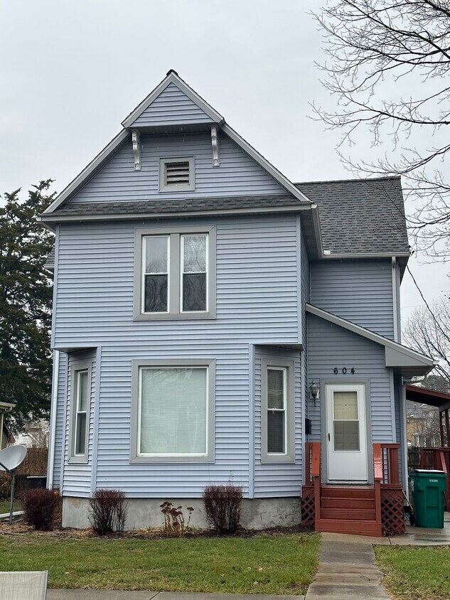 604 West Union--- upstairs apartment - 604 W Union St