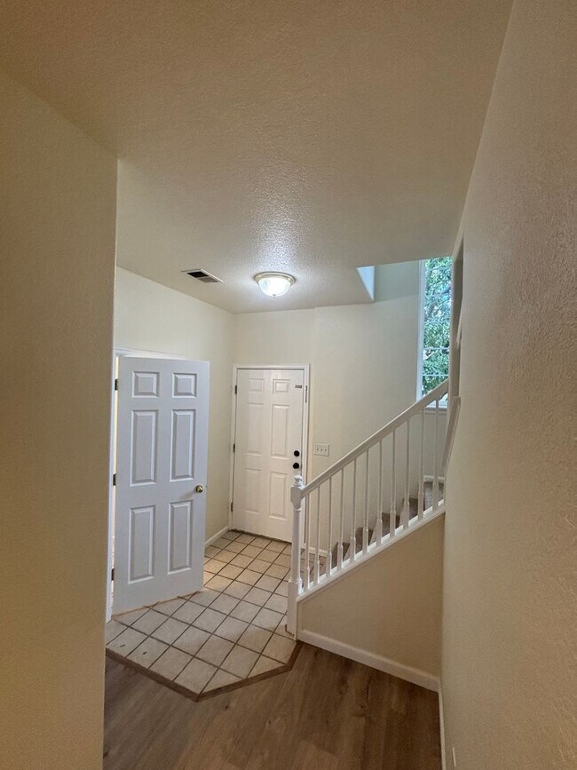 Foto del edificio - 2243 Coronado Pkwy N