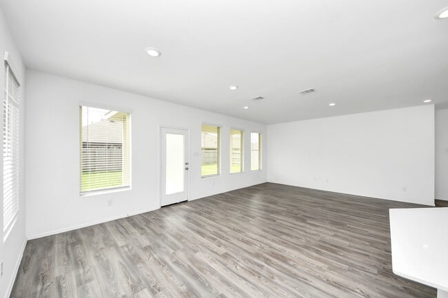 Foto del edificio - 3815 Moss Hl Rd