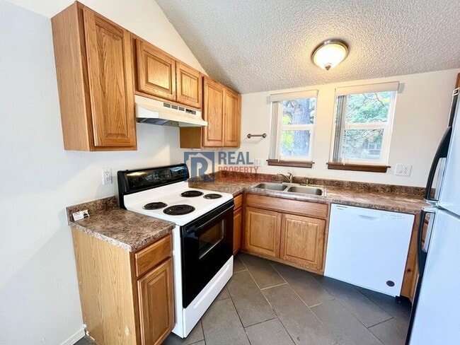 Foto del edificio - 6825 Overland Dr